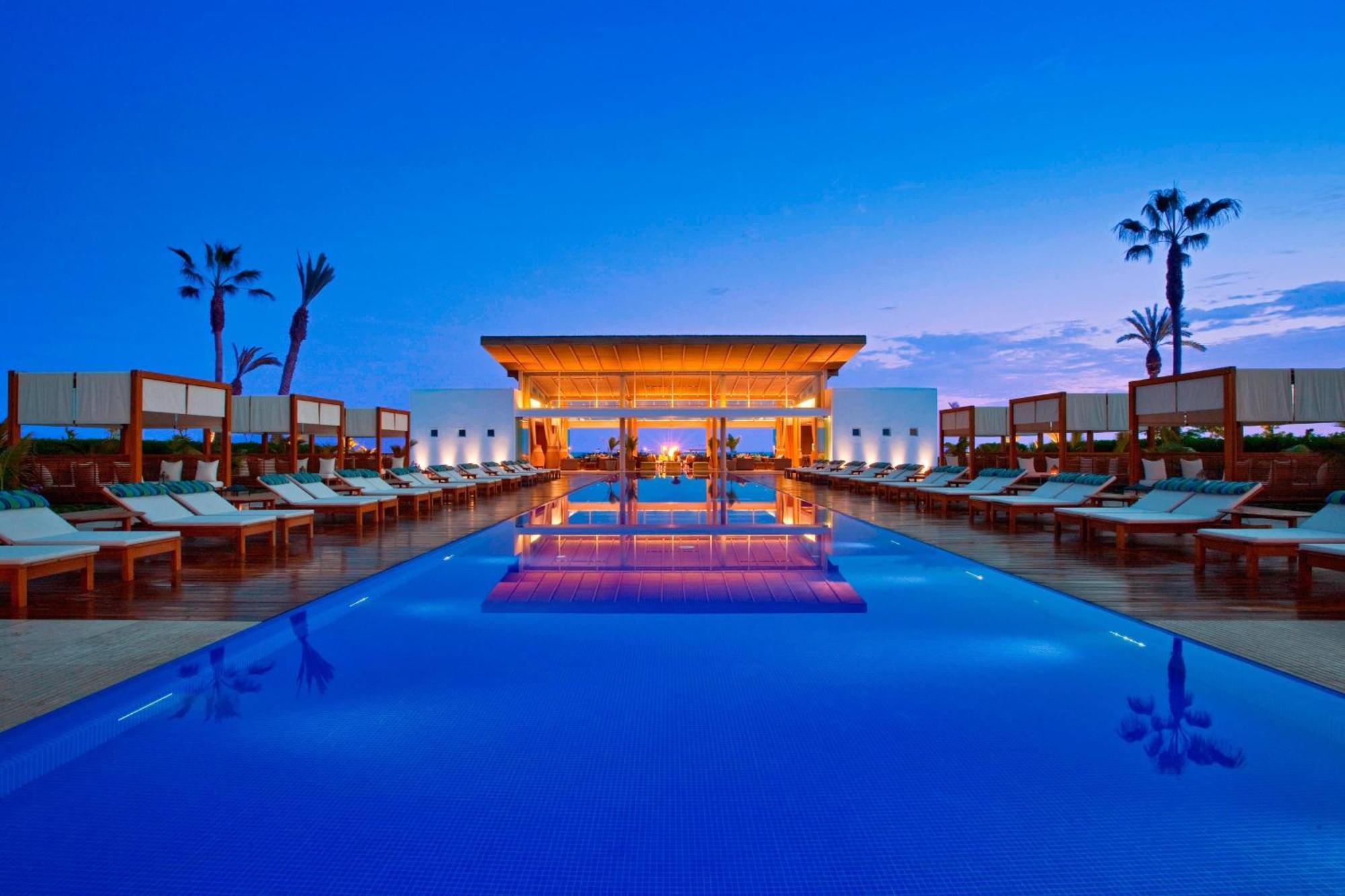 ホテル パラカス ア ラグジュアリー コレクション リゾート パラカス エクステリア 写真 The pool at the W Hotel in Cancun