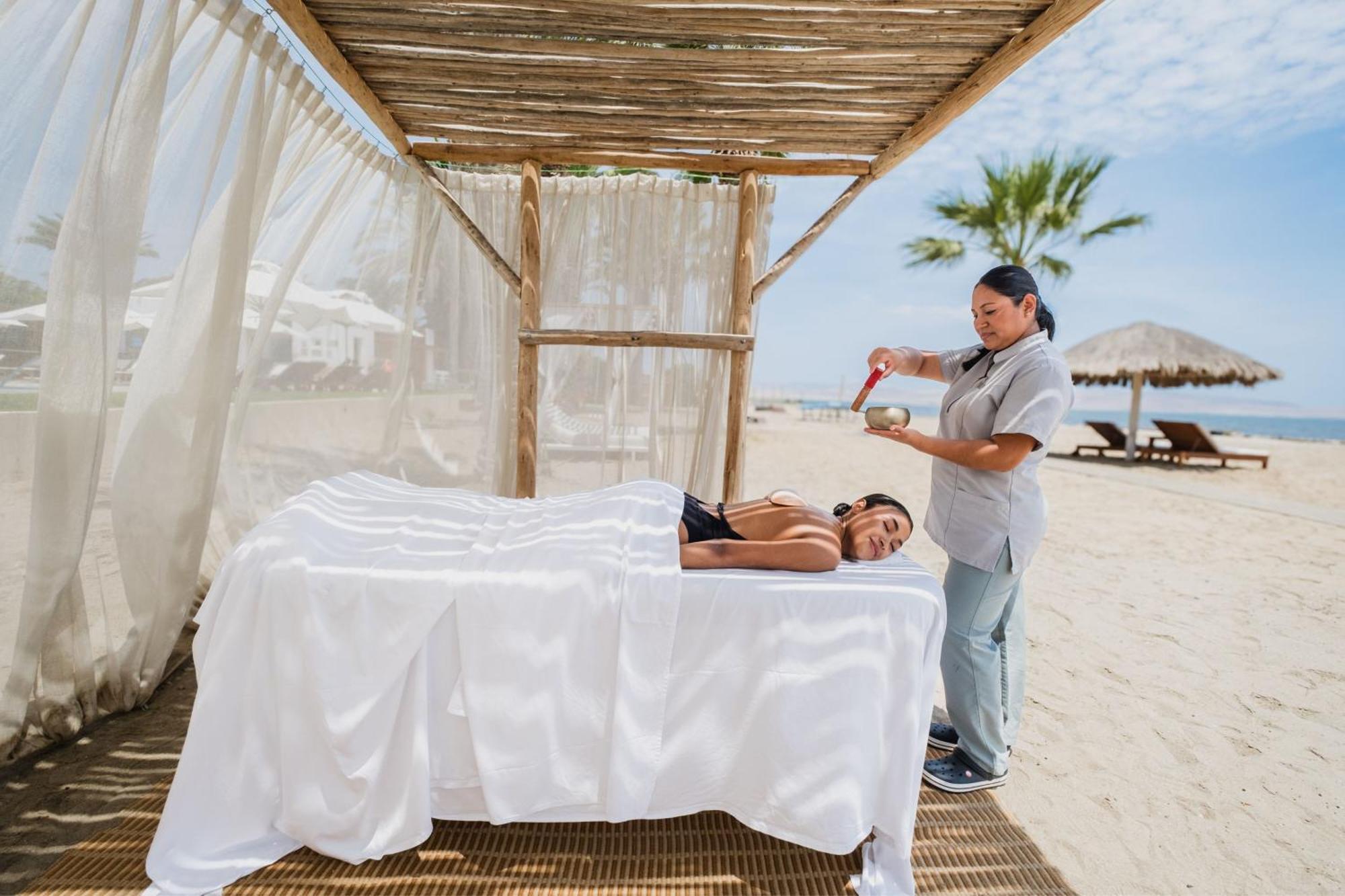 ホテル パラカス ア ラグジュアリー コレクション リゾート パラカス エクステリア 写真 Spa treatment at a resort