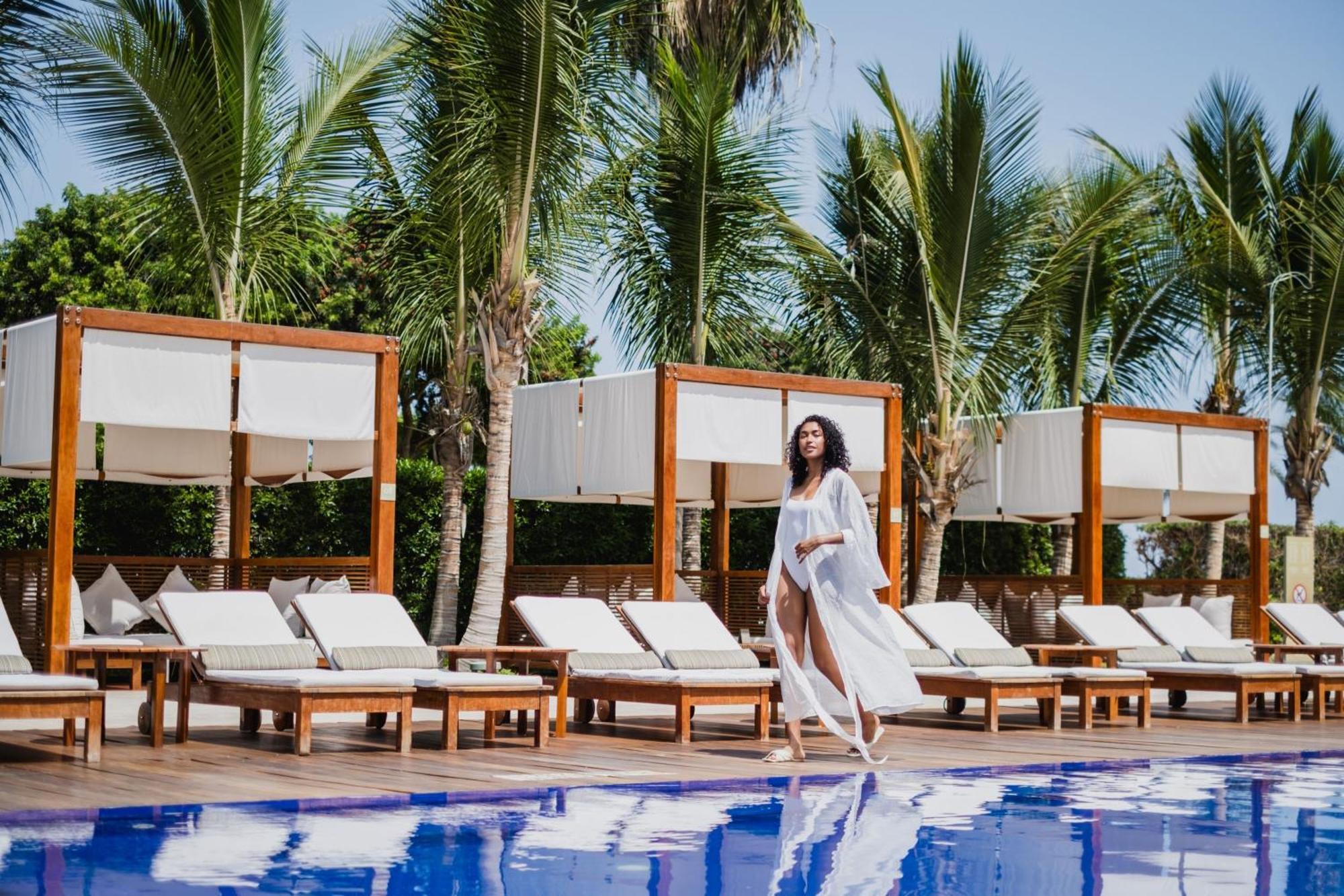 ホテル パラカス ア ラグジュアリー コレクション リゾート パラカス エクステリア 写真 The swimming pool at the resort