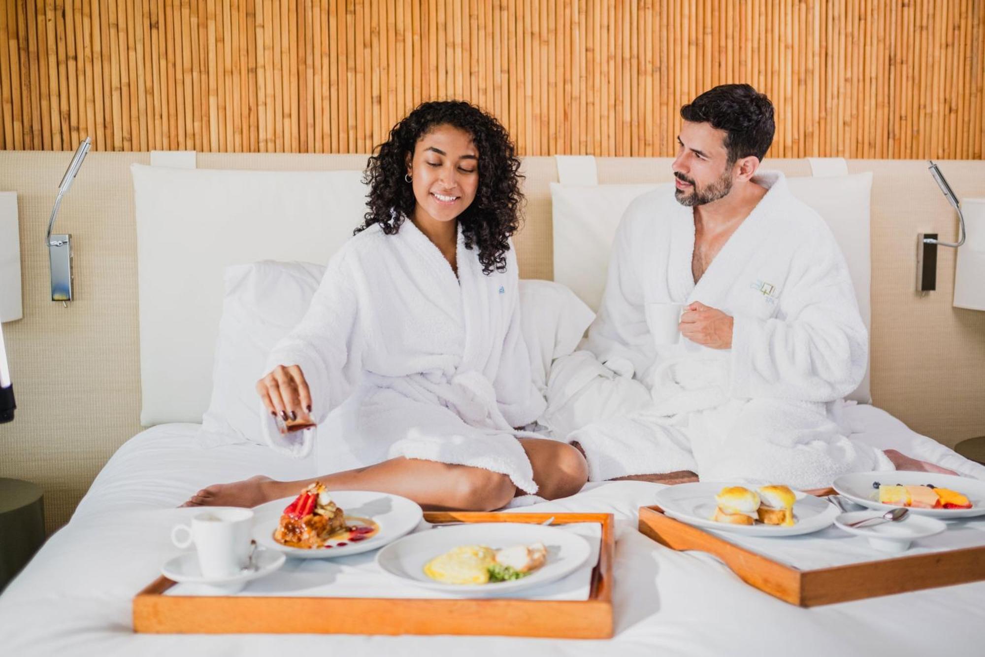 ホテル パラカス ア ラグジュアリー コレクション リゾート パラカス エクステリア 写真 In-room dining