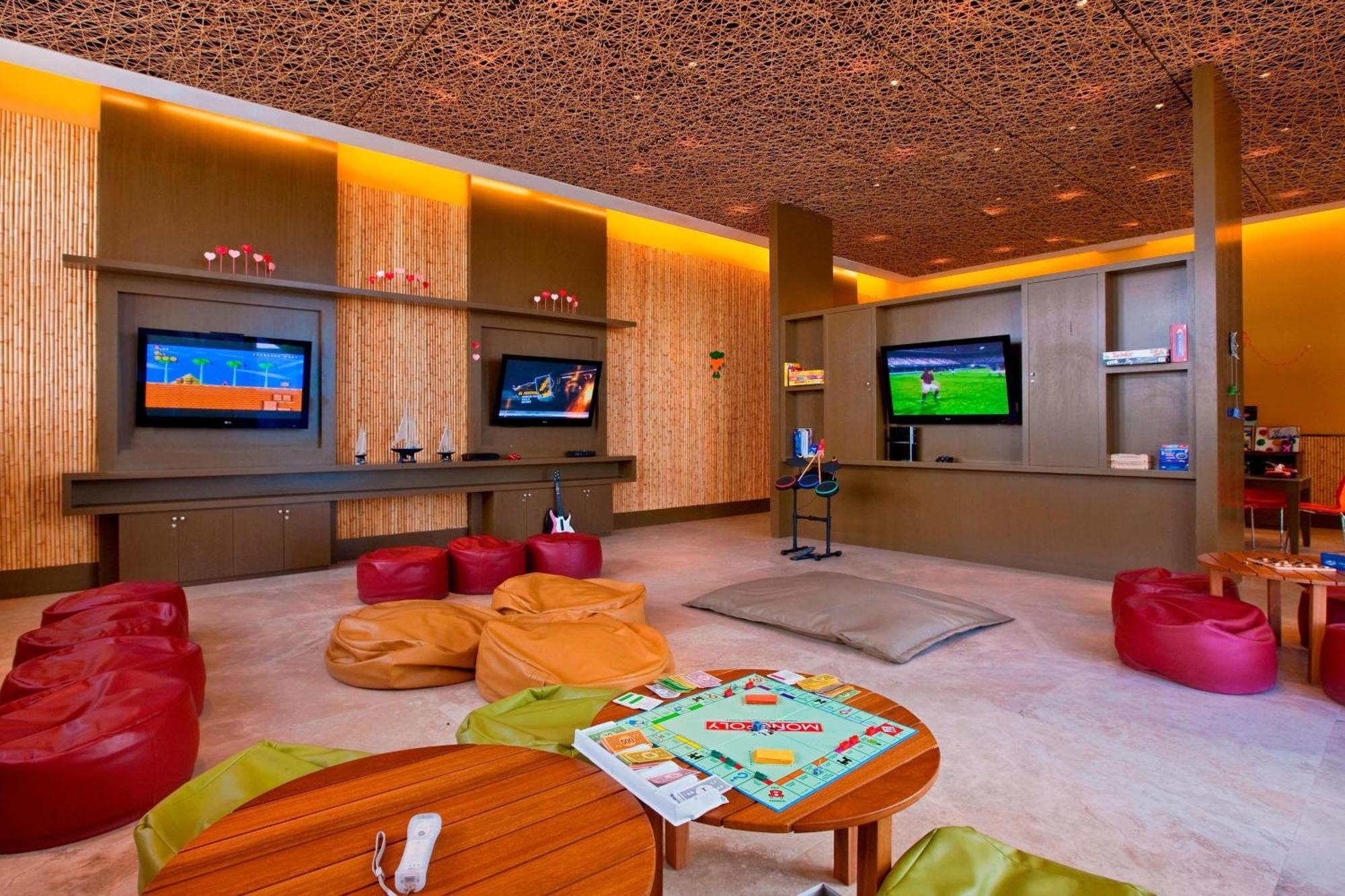 ホテル パラカス ア ラグジュアリー コレクション リゾート パラカス エクステリア 写真 The game room at the club