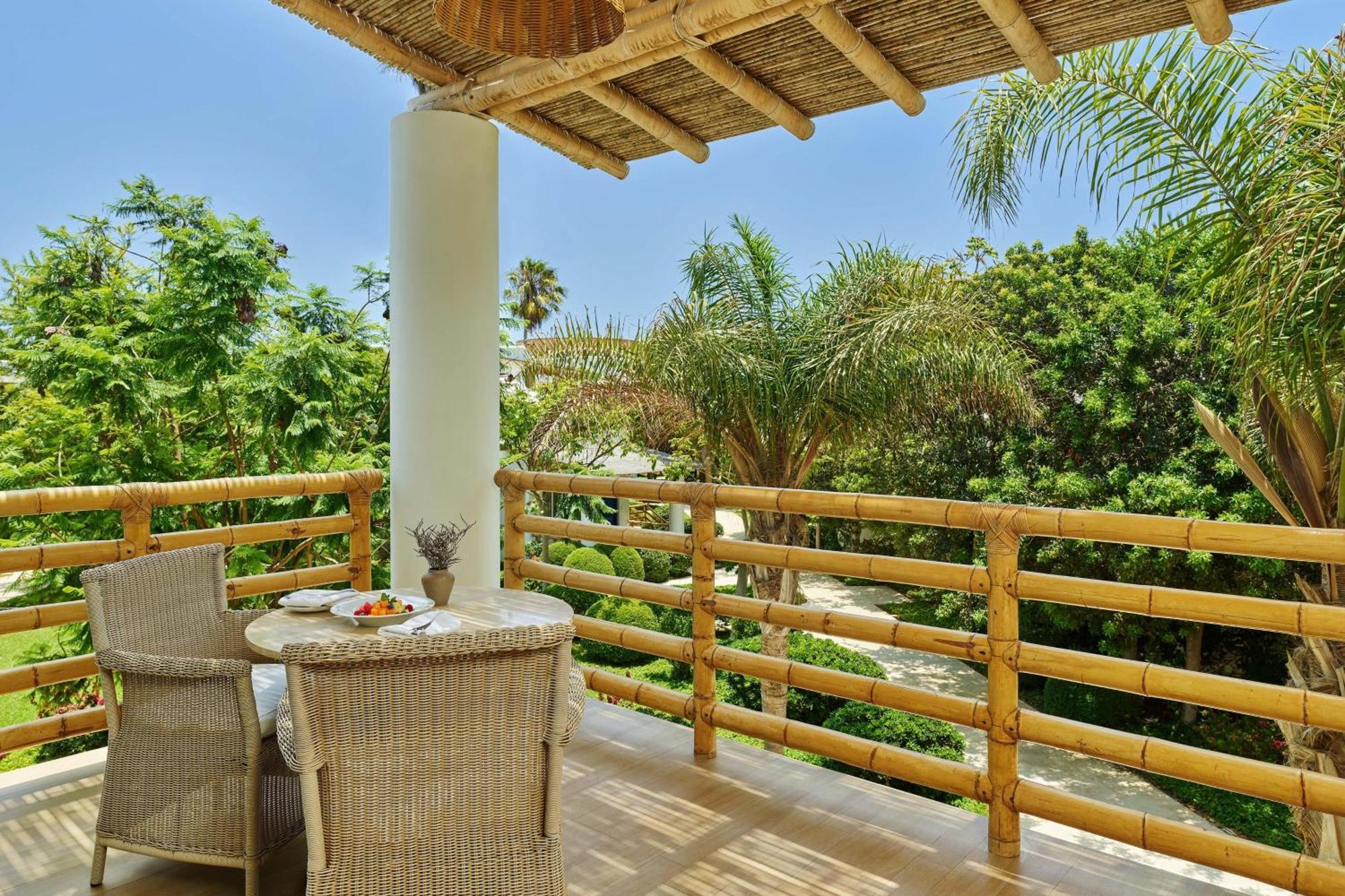 ホテル パラカス ア ラグジュアリー コレクション リゾート パラカス エクステリア 写真 A view from a villa at the resort